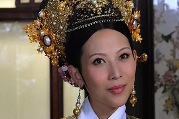 《甄嬛传》中皇上十分思念死去的纯元皇后,纯元是怎么死的?