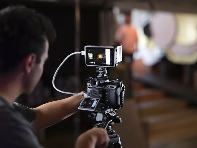 富士发布中画幅无反数码相机GFX100 II