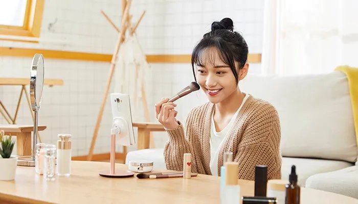 淡妆怎么化好看 简单的淡妆怎么化