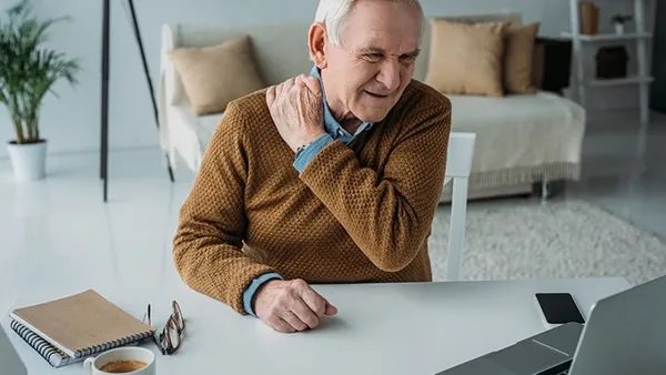 肩周炎是怎样引起的