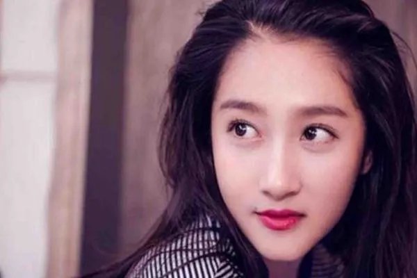 网传鹿晗关晓彤已领证，鹿晗工作室辟谣，他俩能否走到领证这一步？