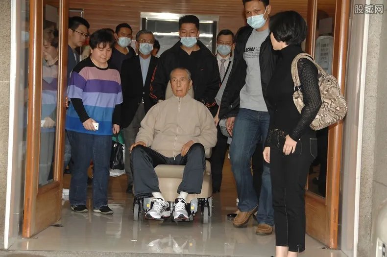 何鸿燊给孙子多少钱 他的剩余遗产都分配完了吗