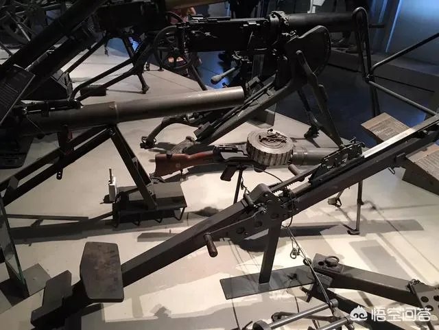 刘易斯机枪采用的什么原理,是水冷原理吗?