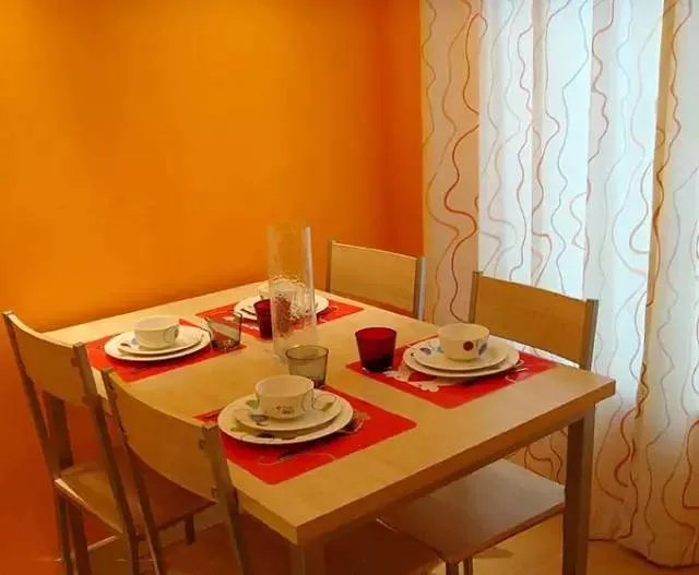 原来餐厅可选用这样的颜色，橙色系餐厅竟这般时髦