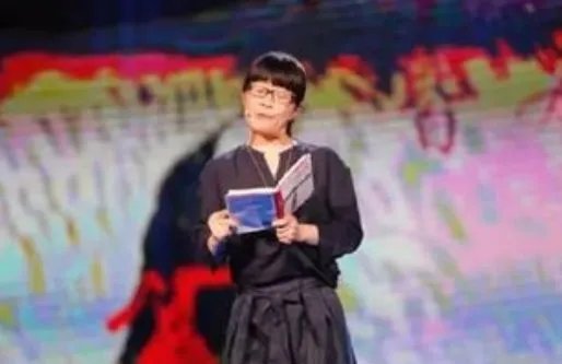 余秀华被家暴后分手,男方赔礼道歉,这场闹剧会就此结束吗?