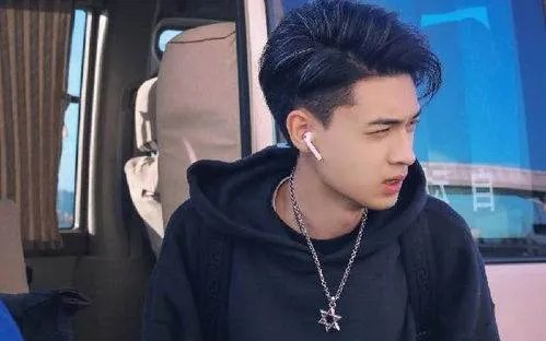 秦霄贤曾被黑粉打电话骂,黑粉是怎样知道秦霄贤手机号的?