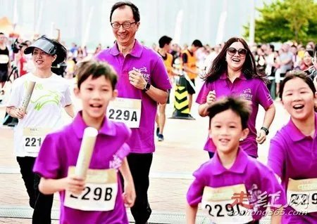 伏明霞老公个人资料简介 为什么嫁50岁的老头