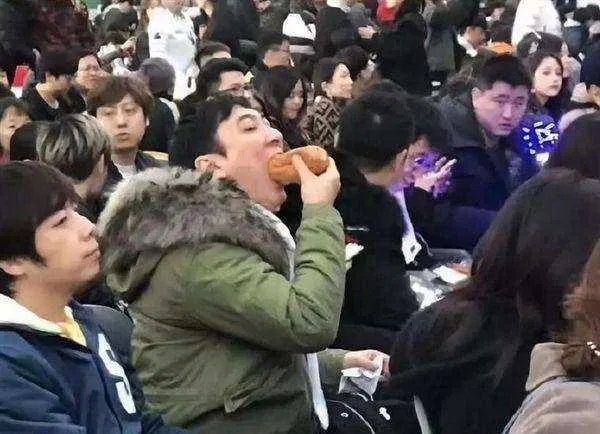 媒体评王思聪打人:有钱不能为所欲为