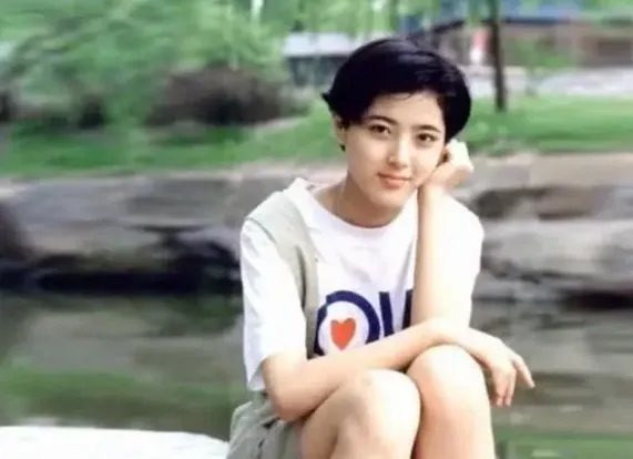 曾黎虽然年过四十但仍然年轻,你是通过什么作品了解曾黎的?