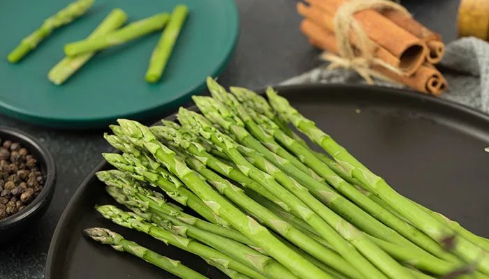 炒芦笋要焯水吗