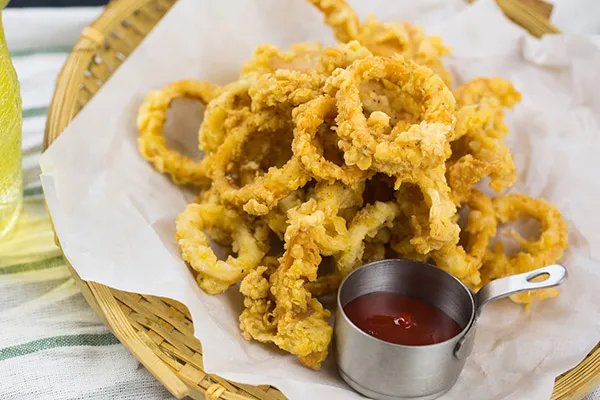 鱿鱼圈怎么做才好吃 炸鱿鱼圈的做法