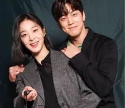 漫改韩剧《社内相亲》中薛仁雅的爱情观是怎样的?