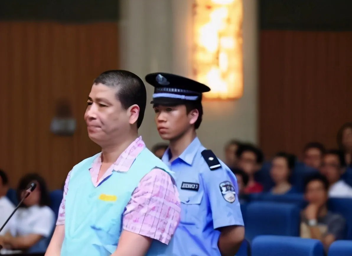 从司机变巨贪，前妻改嫁演员周立波，说的是哪个温州人？