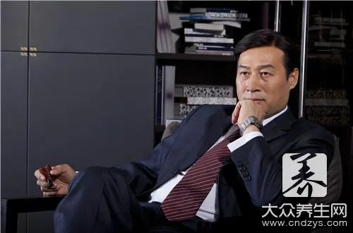 男人右脚底有颗痣图解