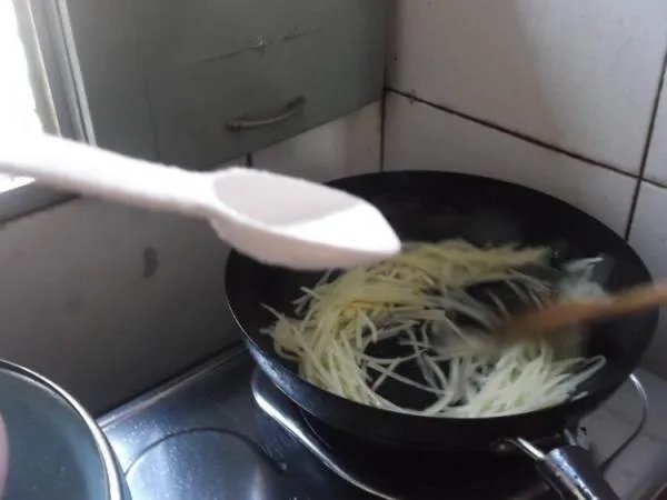 做法,酸溜土豆丝怎么做好吃,酸溜土豆丝的家常做法