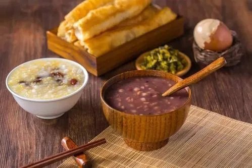 大家谁能说下，早餐加盟什么赚钱啊？