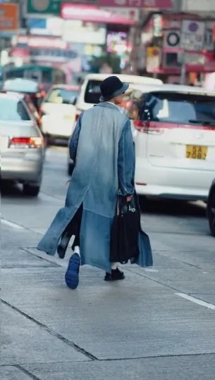 艾克里里的人物经历