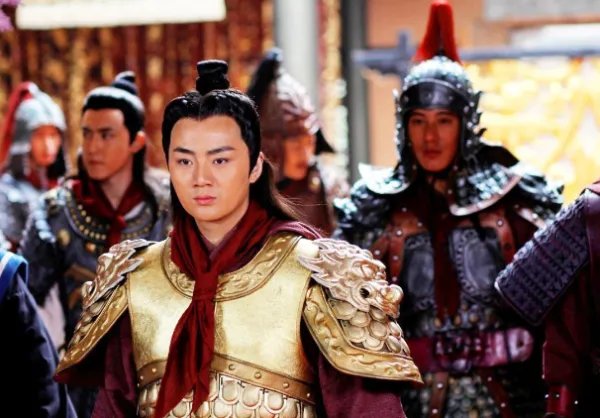 《隋唐英雄》的主题曲是什么？