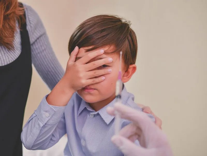 新生儿第一次打预防针需要带什么