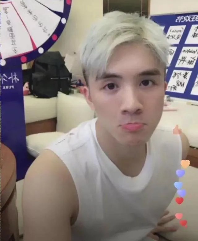 那些网红直播时误关美颜，会是什么样的效果？