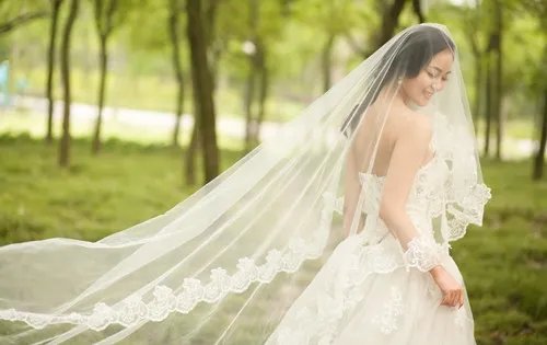 结婚礼服几套  结婚新娘礼服图片大全
