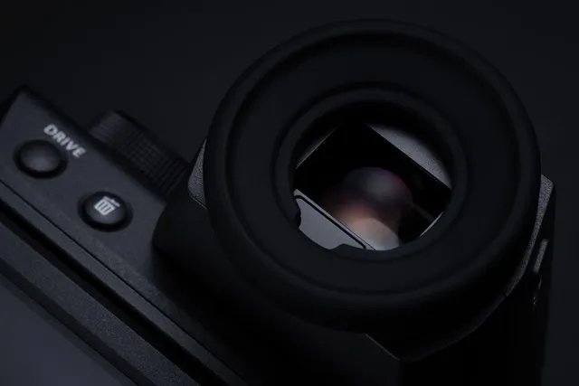 富士发布中画幅无反数码相机GFX100 II