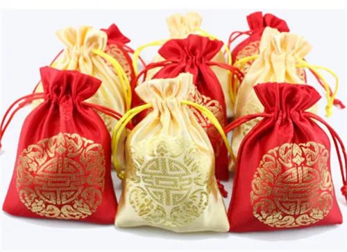 喜糖盒里一般都装啥东西啊 装喜糖的盒子有哪些