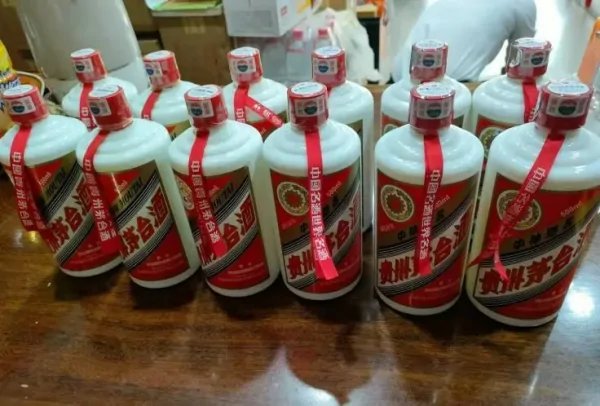 茅台酒价持续下跌，致其下跌的原因是什么？