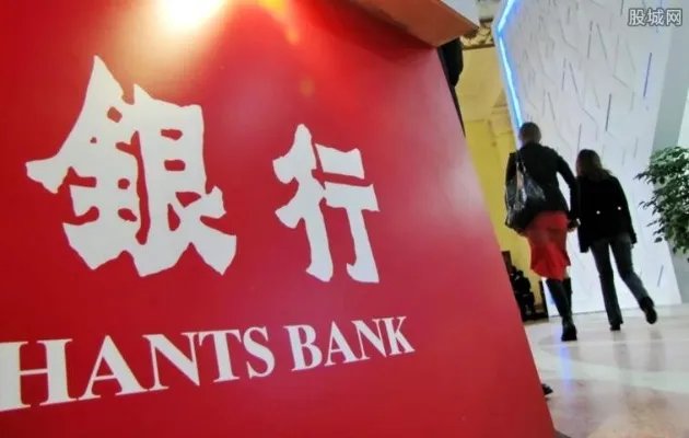 银行上班时间是几点 2018银行周六日上班吗？