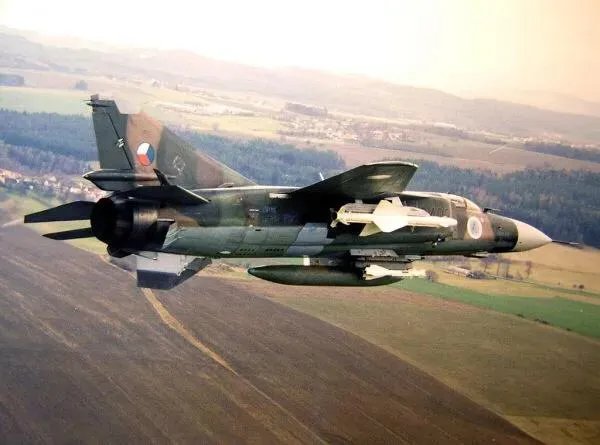 米格23这飞机到底什么水平，按照苏联人分法和米格21不是一代的啊。和F15这种区别到底在哪里？