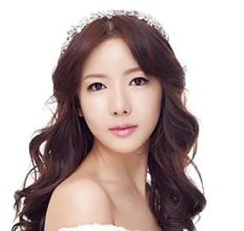 韩式婚纱照新娘发型装扮    如何打造迷人的新娘发型