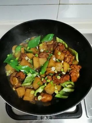 土豆烧鸡块