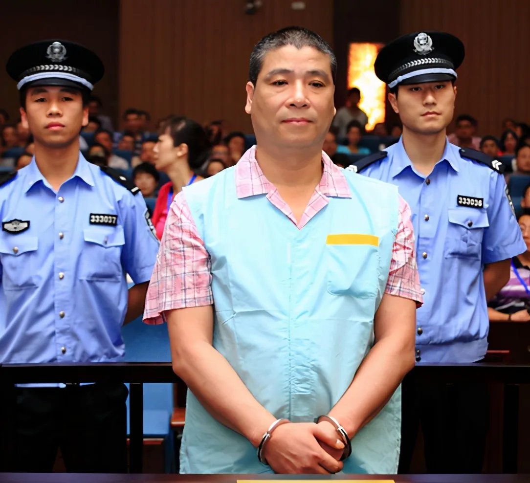 从司机变巨贪，前妻改嫁演员周立波，说的是哪个温州人？