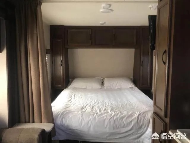 辽宁红海滩值得去吗?为什么海滩是红色的呢?