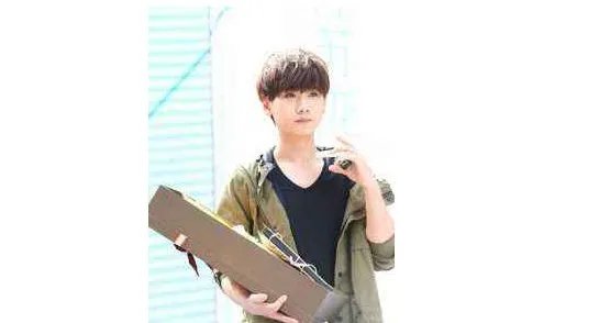 汪苏泷靳梦佳真实关系是亲戚吗？