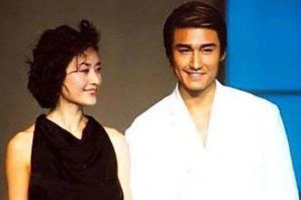 她曾是胡兵初恋，却在人生巅峰时削发为尼，你知道她是谁吗？