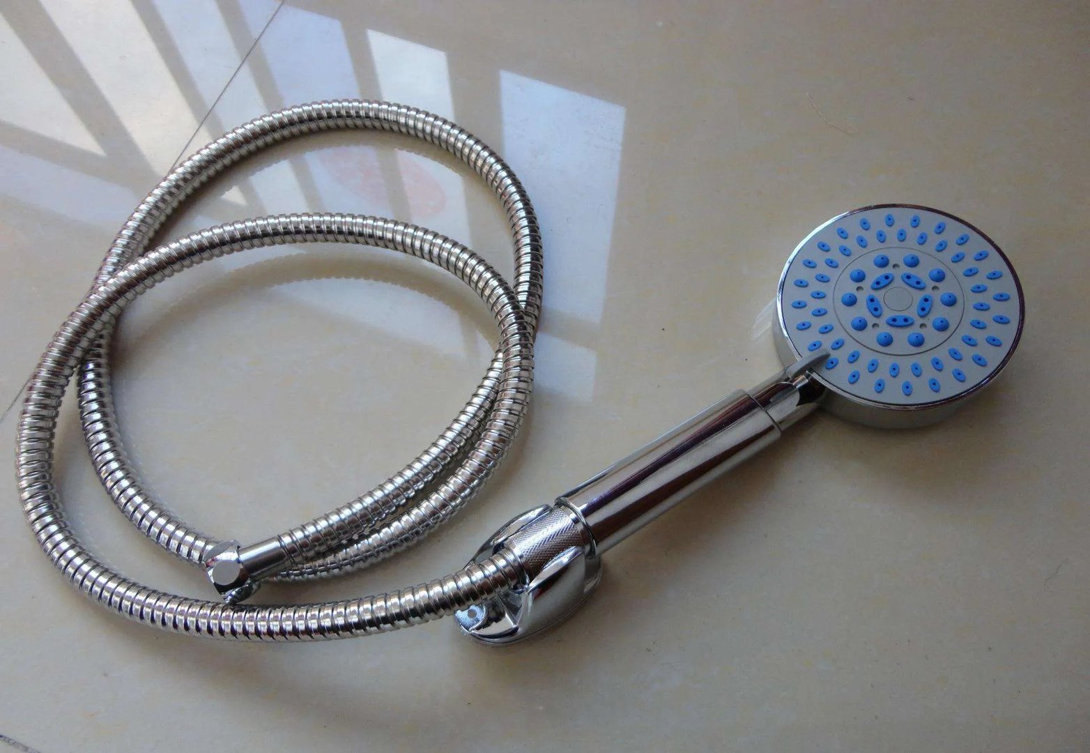 浴室喷头怎么换