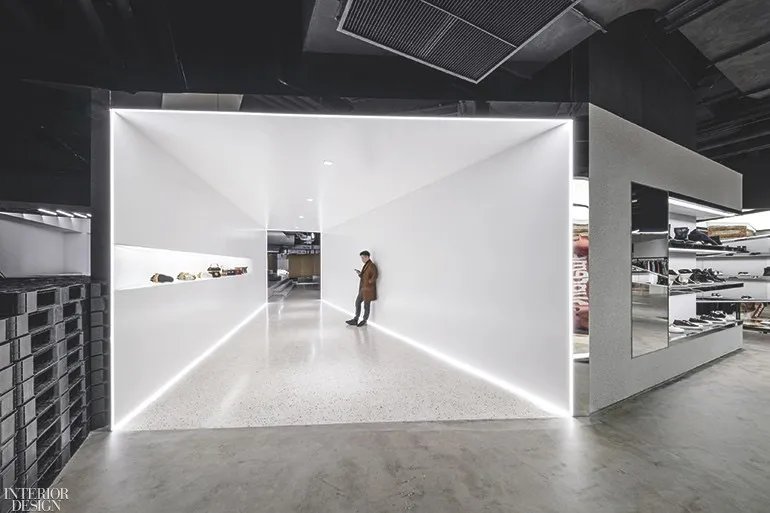 Spacemen为在线零售商打造前卫的上海店