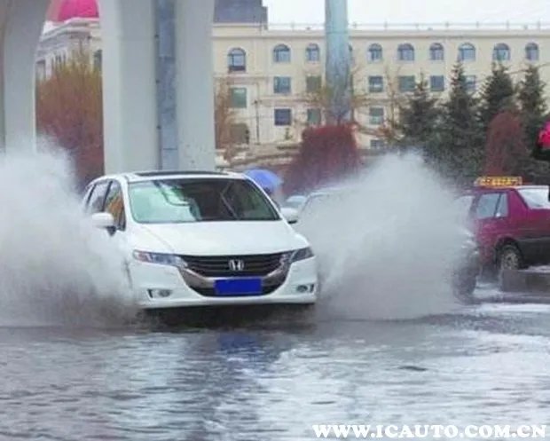 车涉水没熄火是不是就没事？汽车过涉水路段没熄火有事吗