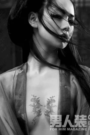 戚薇男人装高清的 要1440以上的原版图片 黑白色风吹头发那张。。。。越高清越高 高分求