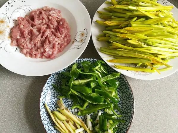 新鲜黄花菜怎么吃