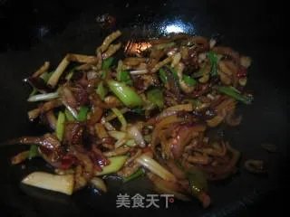 蒜苗炒肉丝