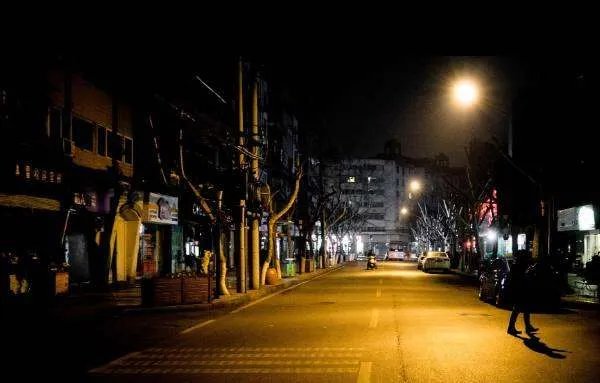 赵雷歌中所写的成都的小酒馆，到底有哪些特别之处？