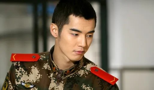 金世佳肌肉照欣赏 曝李沁金世佳谈恋爱已甜蜜同居