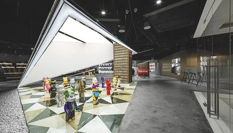 Spacemen为在线零售商打造前卫的上海店