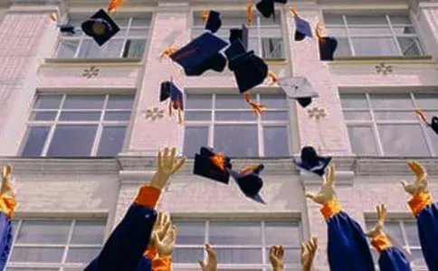 互联网对大学生的影响