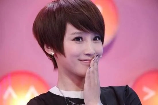 吴京很少晒老婆谢楠的照片,他们是不是不够恩爱?