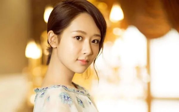 《亲爱的热爱的》片尾曲是杨紫演唱的吗？