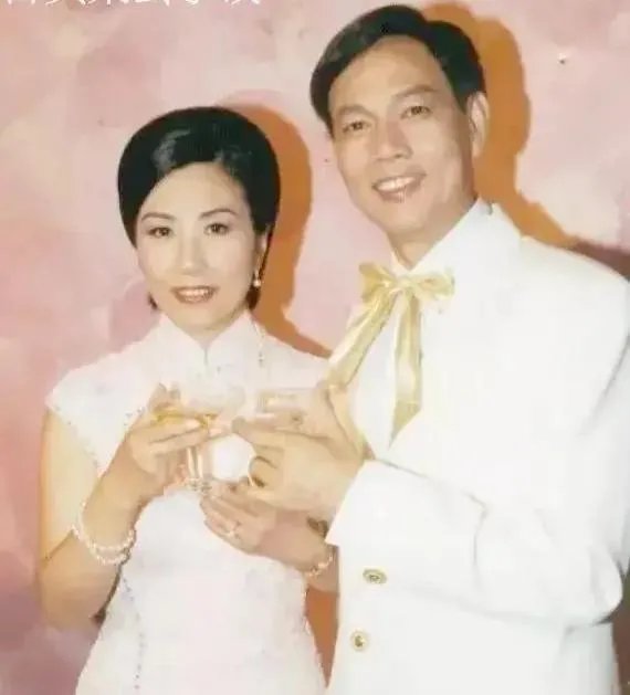 汪明荃结了几次婚？