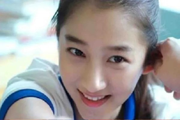 网传鹿晗关晓彤已领证，鹿晗工作室辟谣，他俩能否走到领证这一步？